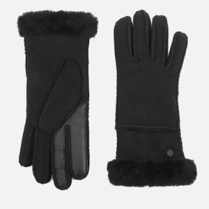 UGG Seamed Touchscreen Compatible Genuine Shearling Lined Gloves in Black